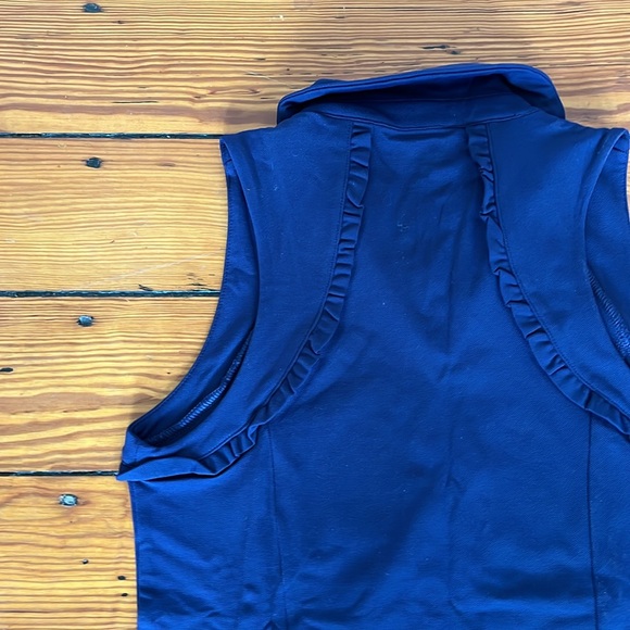 Lilly Pulitzer. NWT. Athletic sleeveless polo. Navy, size xl - Picture 4 of 6